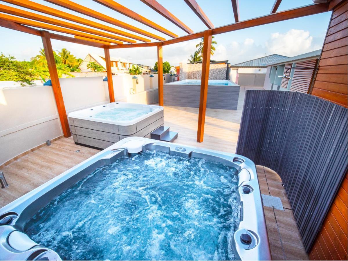 Studio Jacuzzis Et Piscine Au Centre Ville De Port-Louis Kültér fotó