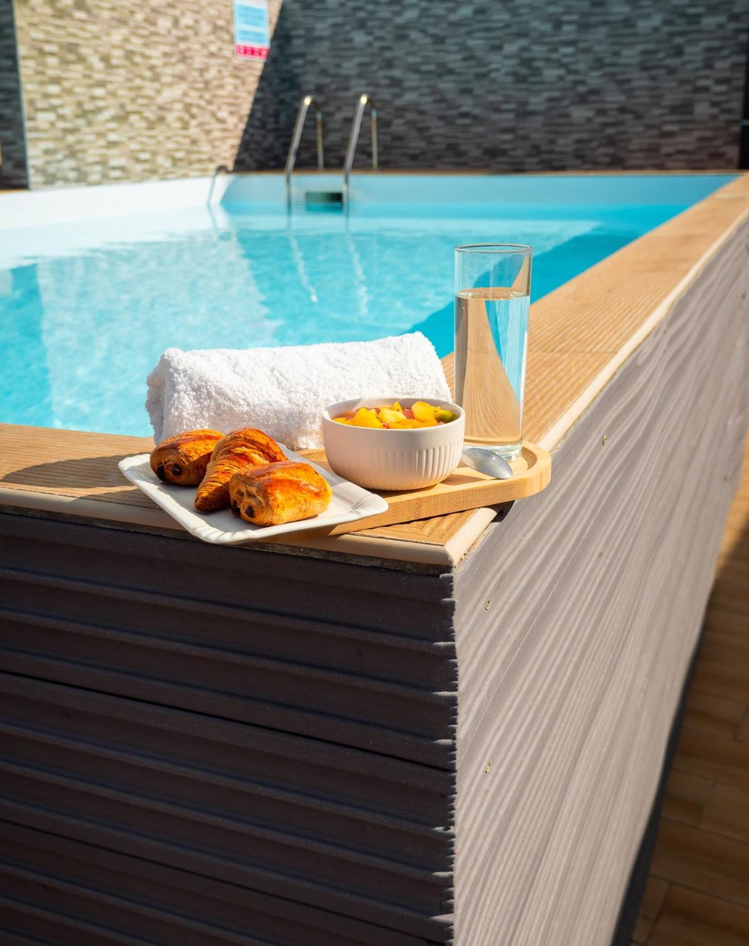 Studio Jacuzzis Et Piscine Au Centre Ville De Port-Louis Kültér fotó